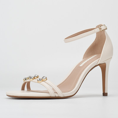 Elegantsed kivikestega peenikeste rihmadega naiste sandaalid