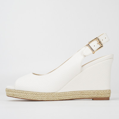 Moodsad naiste platvormsandaalid