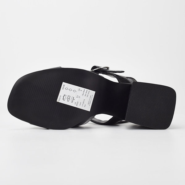 Naiste musta värvi 9 cm kõrge kontsaga nahast sandaalid