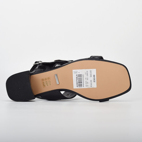 Uus mudel ümara pandlaga ja 5,5 cm paksuse kontsaga sandaalid