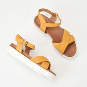 Lameda platvormi ja ristrihmadega vabaaja naiste sandaalid