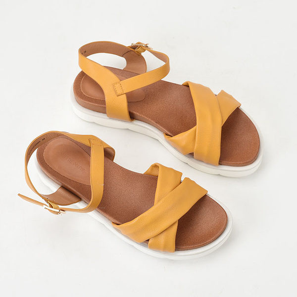 Lameda platvormi ja ristrihmadega vabaaja naiste sandaalid