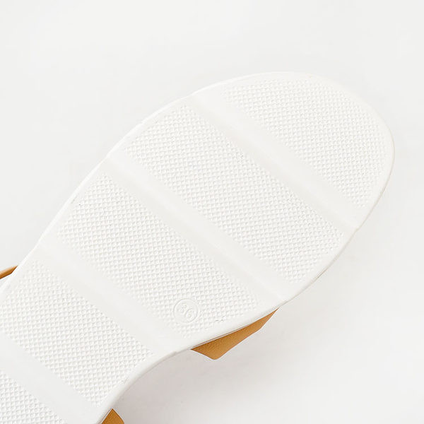 Lameda platvormi ja ristrihmadega vabaaja naiste sandaalid