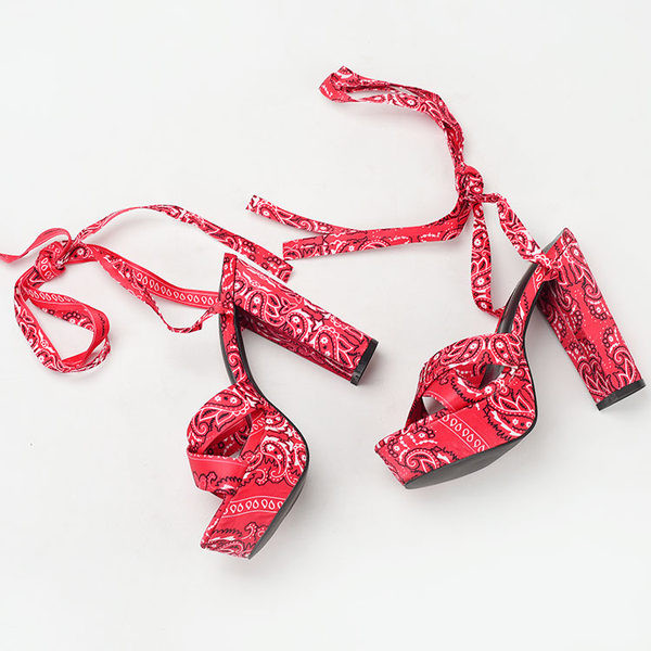 Naiste sandaalid paeltega ja 12 cm paksuse kontsaga