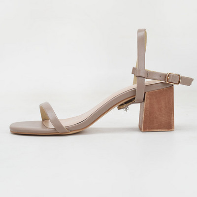 Õhukese rihma ja kontsaga vabaaja sandaalid