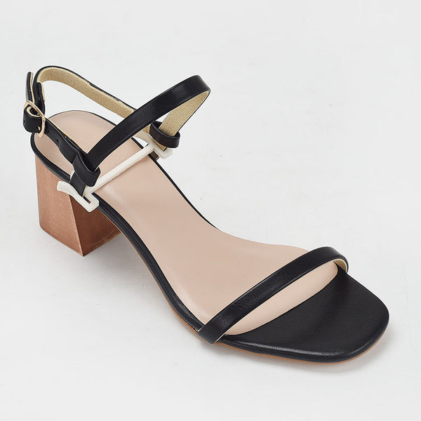 Õhukese rihma ja kontsaga vabaaja sandaalid