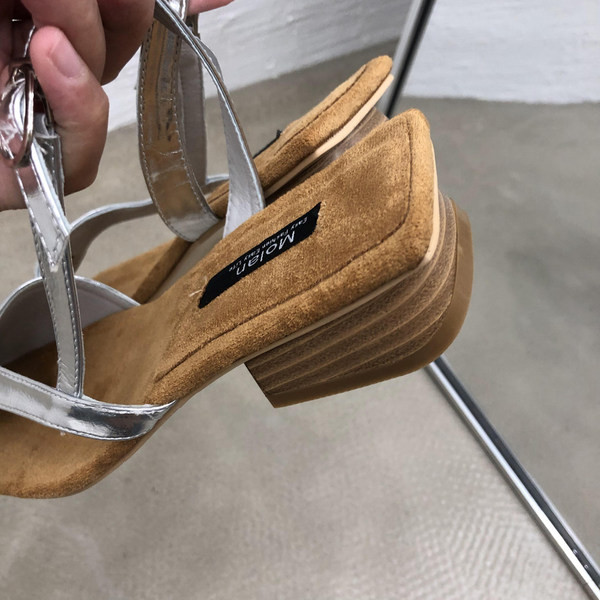 Naiste vabaaja sandaalid hõbedase ja kullaga