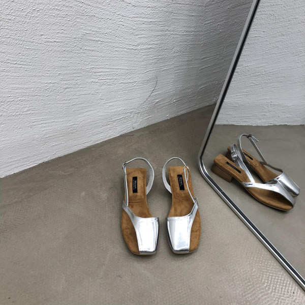 Naiste vabaaja sandaalid hõbedase ja kullaga