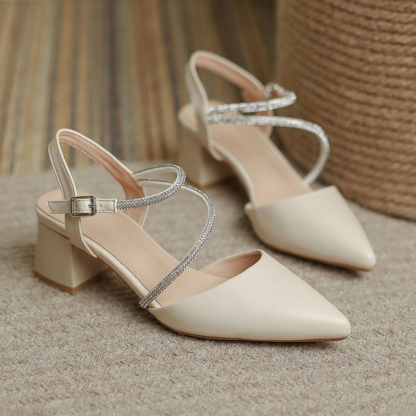 Teritatud kividega naiste sandaalid - ökonahk