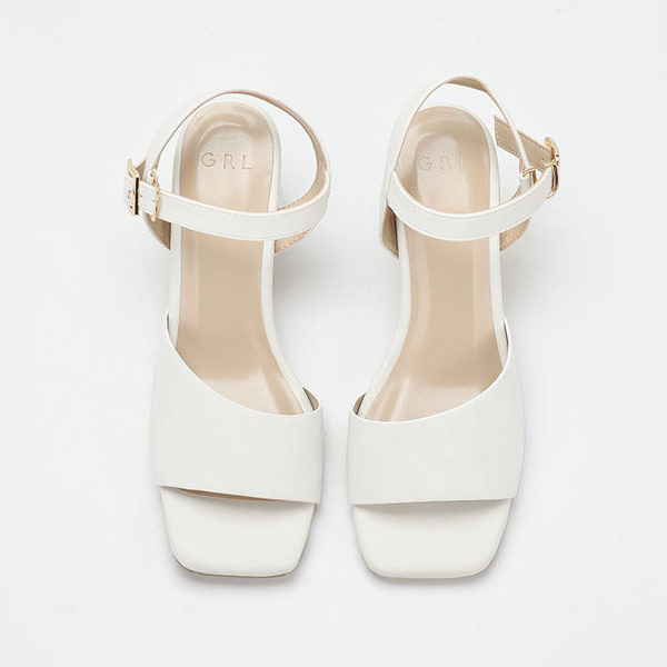 Moodsad naiste sandaalid kandilise 7,5 cm kontsaga