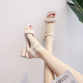 Alkalmi női bőr szandál négyzet alakú 4,5 cm-es sarokkal