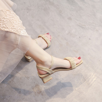 Alkalmi női bőr szandál négyzet alakú 4,5 cm-es sarokkal