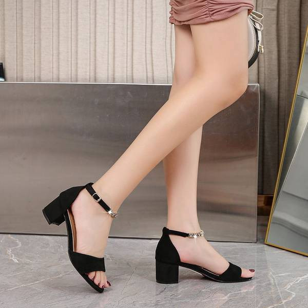 Naiste öko seemisnahast sandaalid metallelemendiga