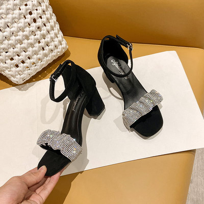 Moodsad naiste sandaalid kividega ja kontsaga 6,5 cm