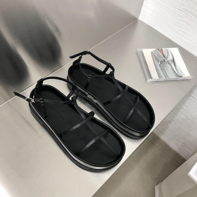 Rihmade ja lameda tallaga vabaaja naiste sandaalid