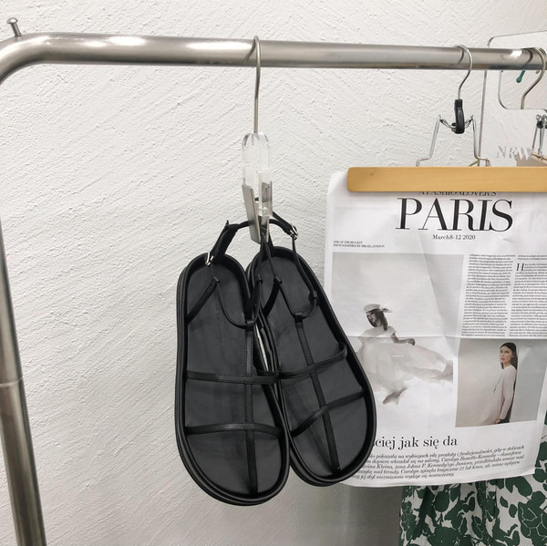 Rihmade ja lameda tallaga vabaaja naiste sandaalid