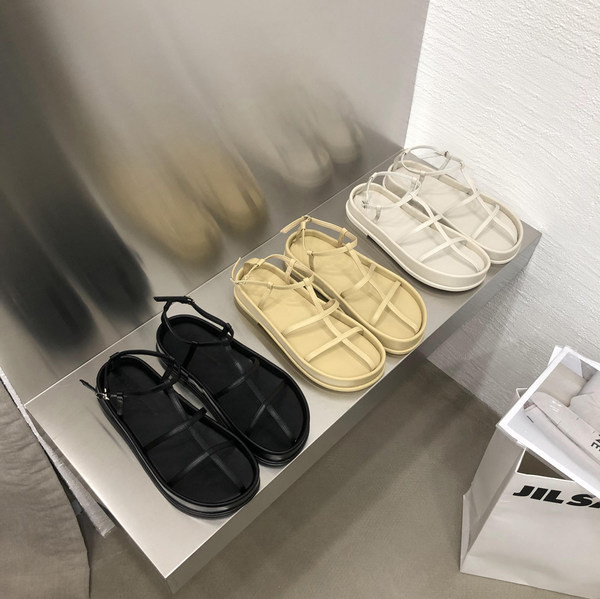 Rihmade ja lameda tallaga vabaaja naiste sandaalid