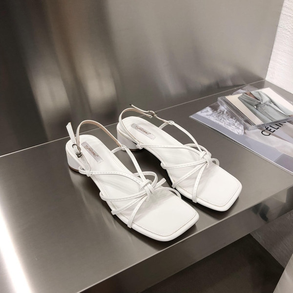 Naiste kunstnahast rihmadega sandaalid