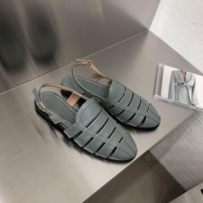 Kolmes värvitoonis ökonahast vabaaja sandaalid