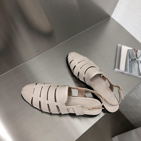 Kolmes värvitoonis ökonahast vabaaja sandaalid