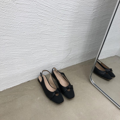 Alkalmi női szandál műbőrből - szalaggal