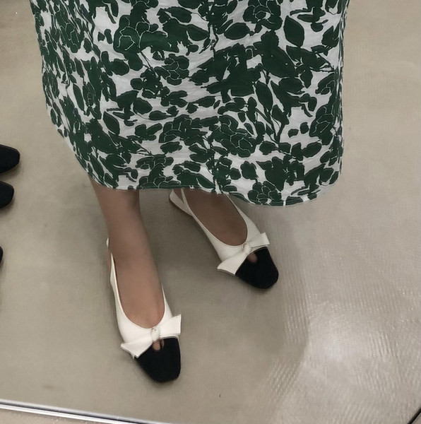 Alkalmi női szandál műbőrből - szalaggal