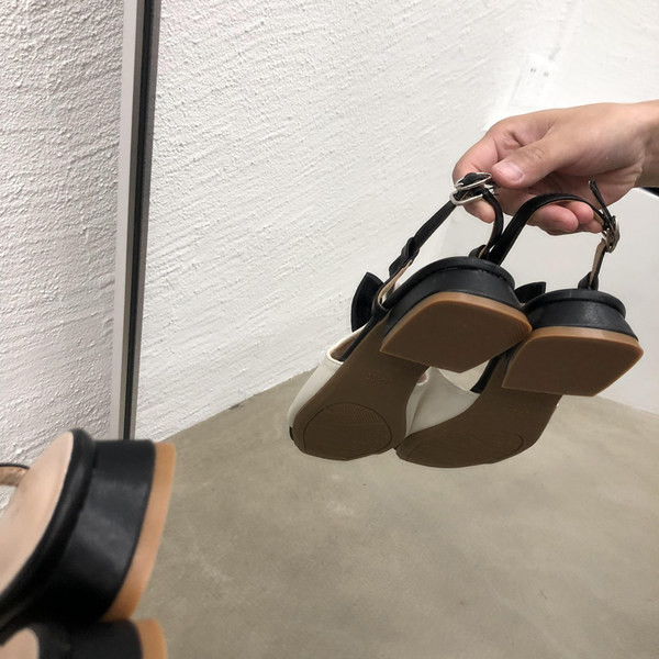 Eko-nahast vabaaja sandaalid paelaga