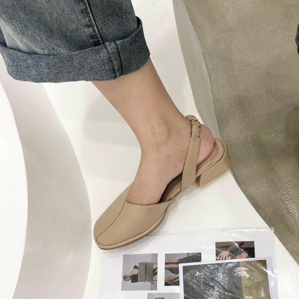 Naiste ümarad kunstnahast sandaalid