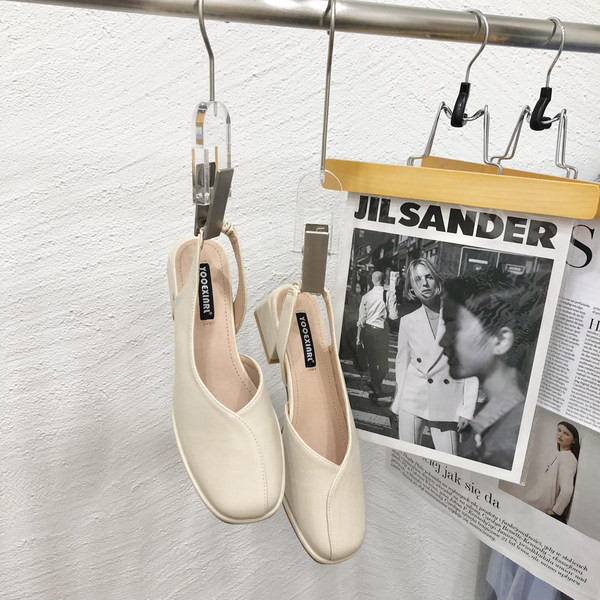 Naiste ümarad kunstnahast sandaalid