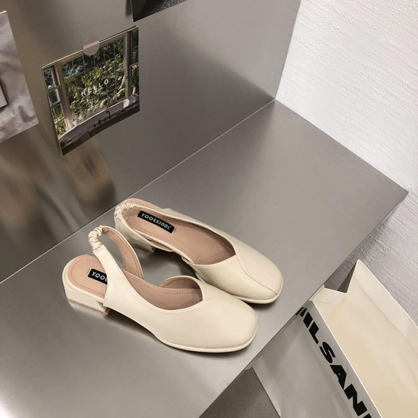 Naiste ümarad kunstnahast sandaalid