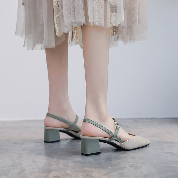 Kahes värvitoonis ökokobast naiste teravatipulised sandaalid