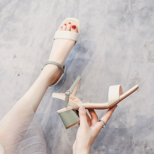 Γυναικεία πέδιλα casual από έκο δέρμα με τετράγωνο τακούνι 5 cm