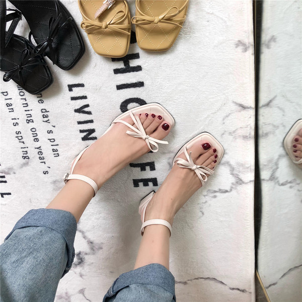 Moodsad naiste paeltega sandaalid