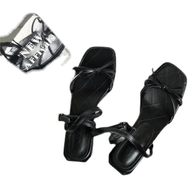 Moodsad naiste paeltega sandaalid