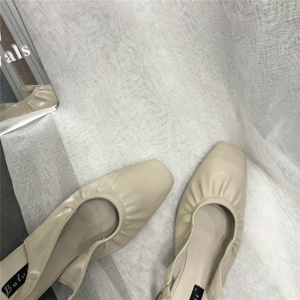 Moodsad kunstnahast kõrge 4 cm kontsaga sandaalid