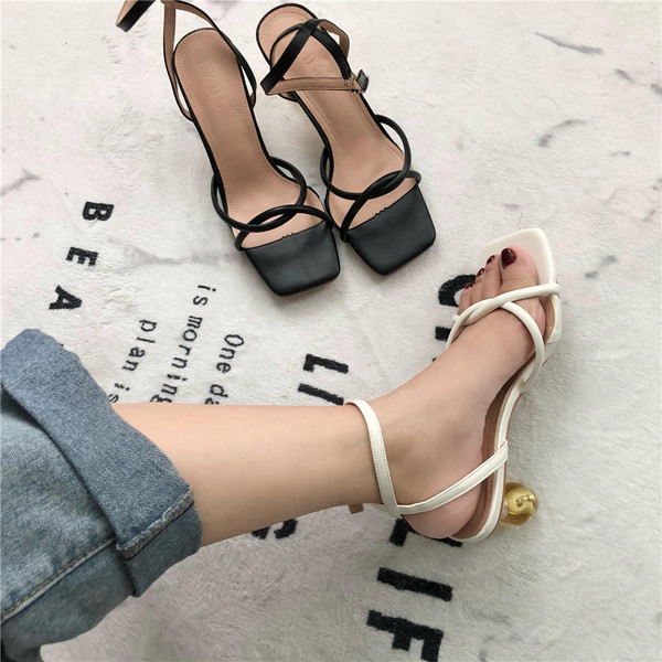 Naiste sandaalid 5 cm kontsaga ja nahkrihmadega