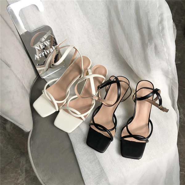 Naiste sandaalid 5 cm kontsaga ja nahkrihmadega