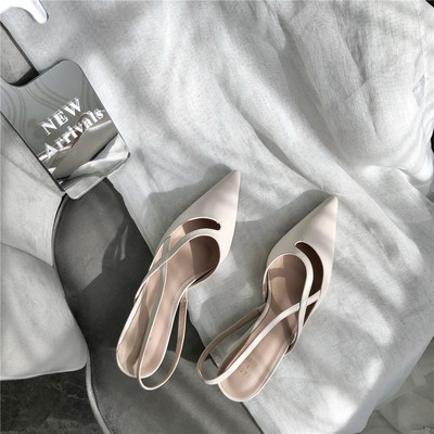 Μυτερό μοντέλο γυναικεία σανδάλια με χαμηλό τακούνι