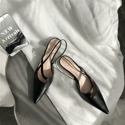 Μυτερό μοντέλο γυναικεία σανδάλια με χαμηλό τακούνι