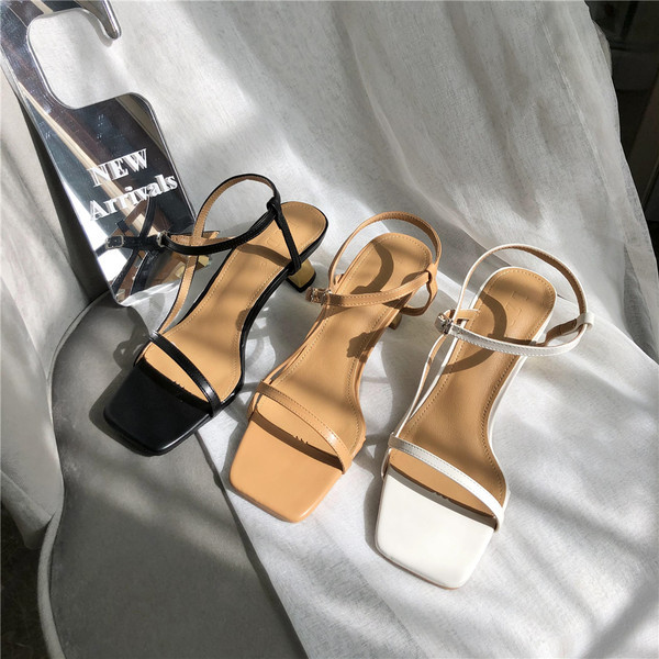 Nahast rihma ja 5 cm kontsaga naiste sandaalide uus mudel