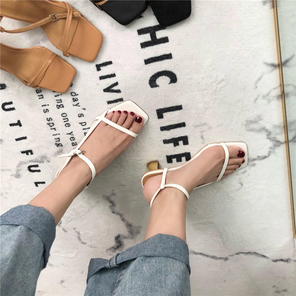 Nahast rihma ja 5 cm kontsaga naiste sandaalide uus mudel