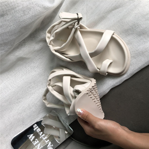 Naiste ristrihmadega nahast sandaalid