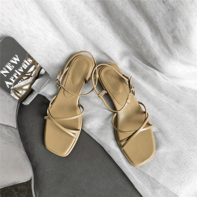 Nahast rihmade ja kandilise 4 cm kontsaga vabaaja sandaalid