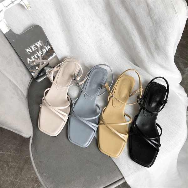 Nahast rihmade ja kandilise 4 cm kontsaga vabaaja sandaalid