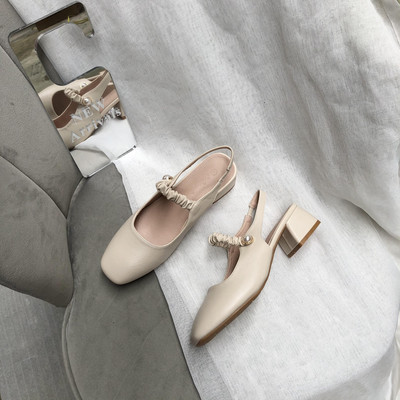 Ümardatud mudel naiste nahast sandaalid