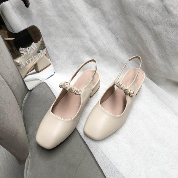 Ümardatud mudel naiste nahast sandaalid