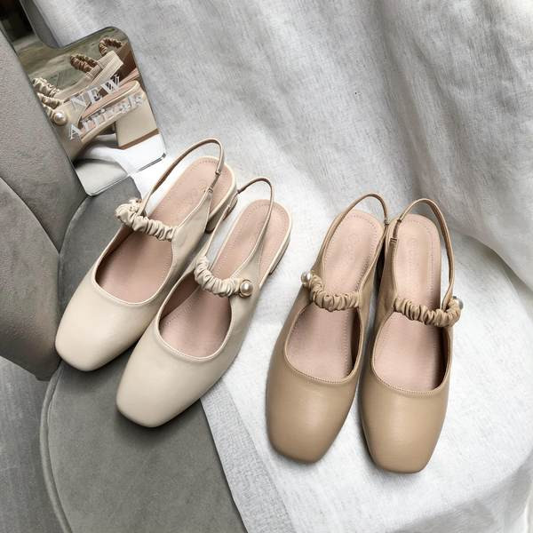 Ümardatud mudel naiste nahast sandaalid