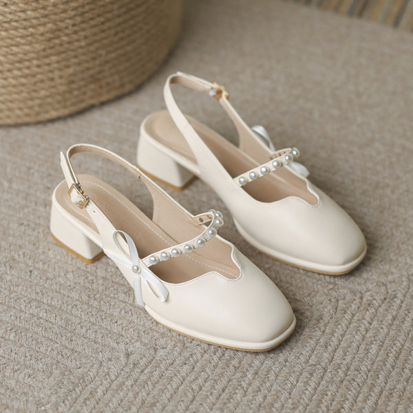 Eko-nahast pärlite ja paeltega naiste sandaalid