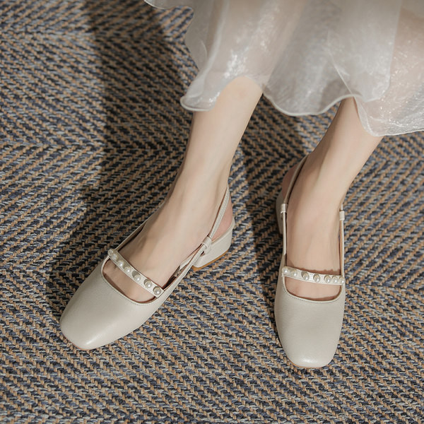 Pärlitega kaunistusega naiste kinnised sandaalid