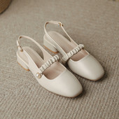 Naiste pärlite ja pandlaga nahast sandaalid